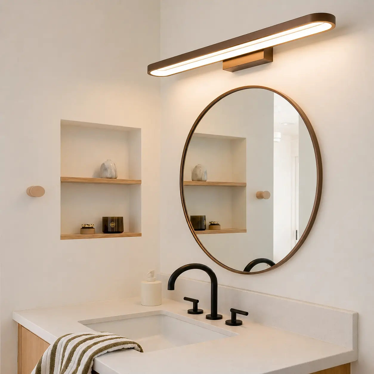 Luminaire miroir LED design épuré marron salle d'eau – Image 7